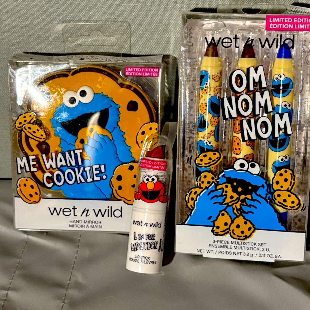 Wet n Wild Cookie Monster makeup Set - Blue and Red
